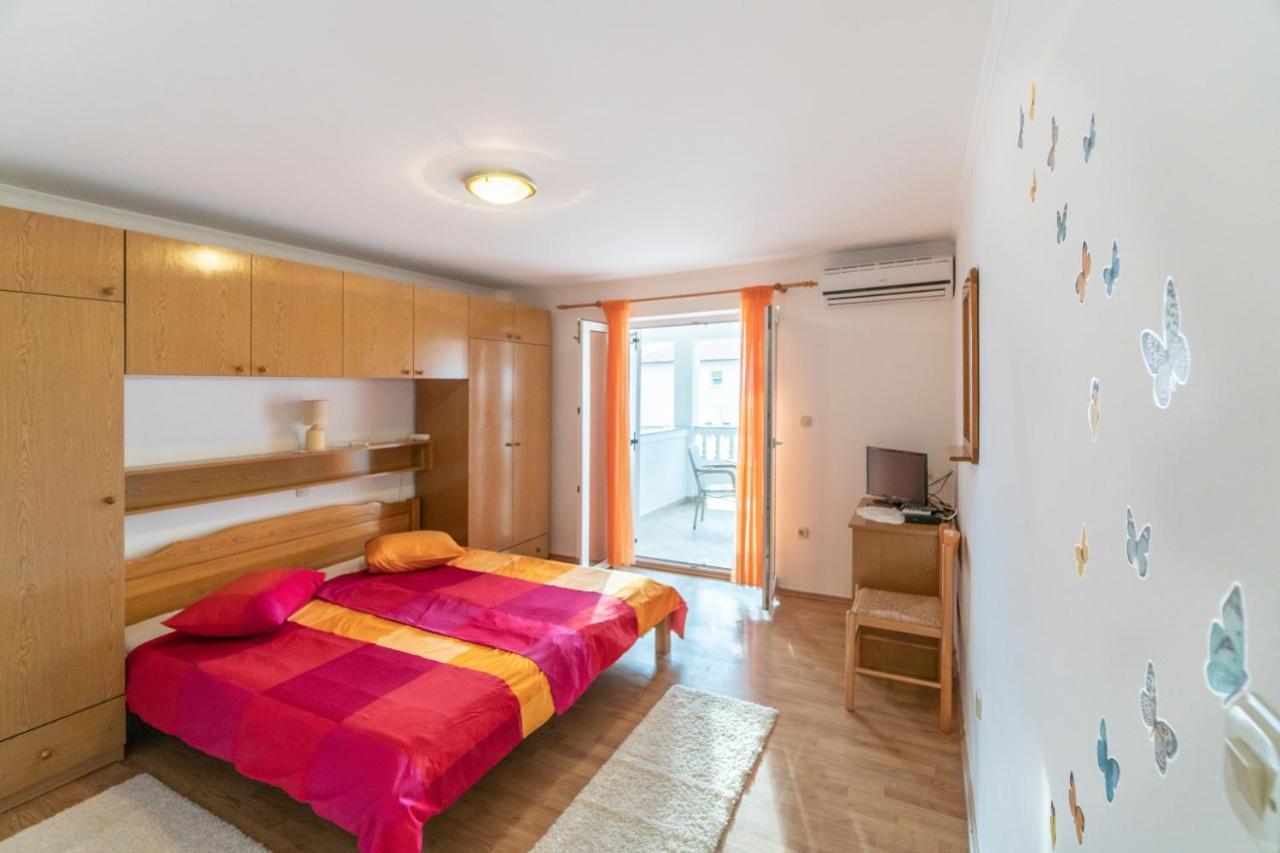Apartments And Rooms By The Sea Palit, Rab - 5010 Екстер'єр фото