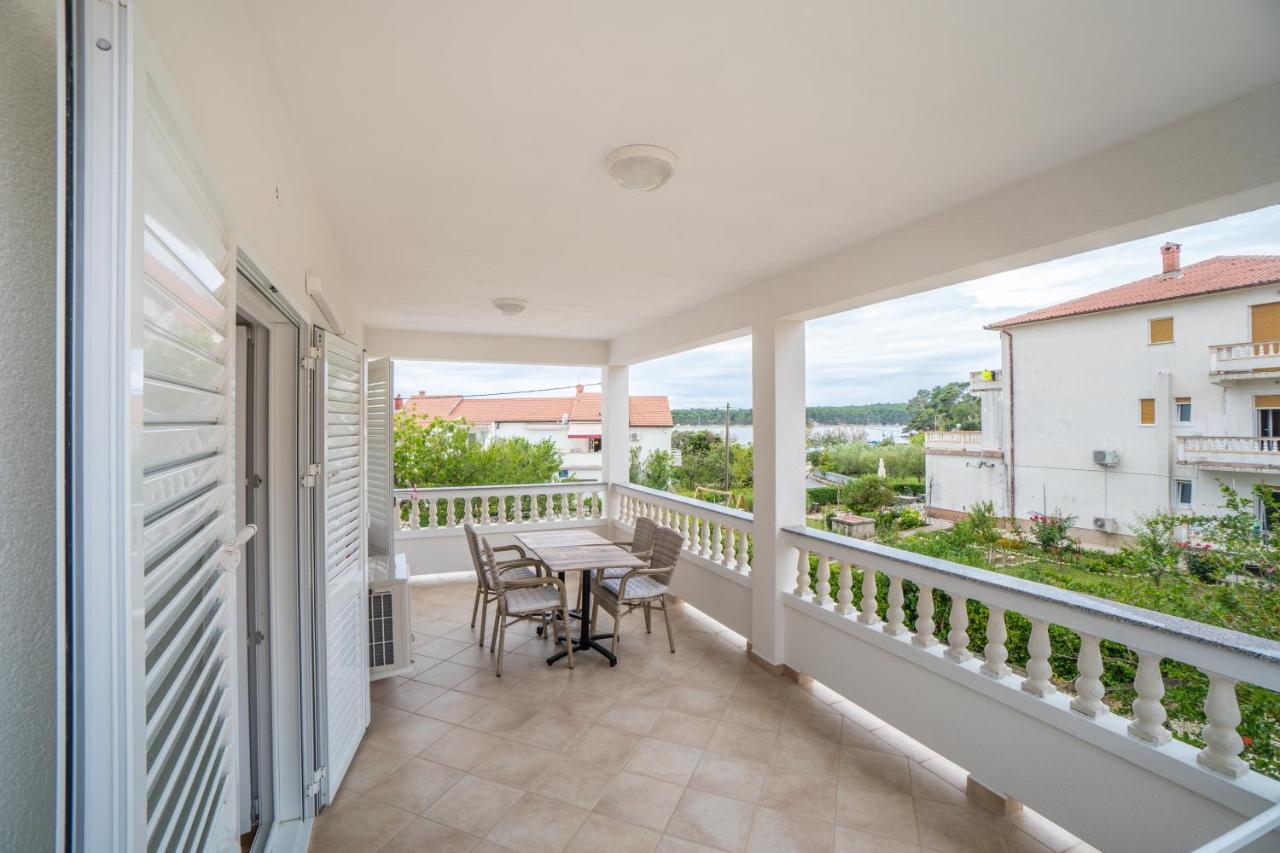 Apartments And Rooms By The Sea Palit, Rab - 5010 Екстер'єр фото