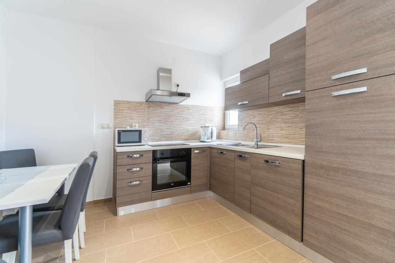 Apartments And Rooms By The Sea Palit, Rab - 5010 Екстер'єр фото