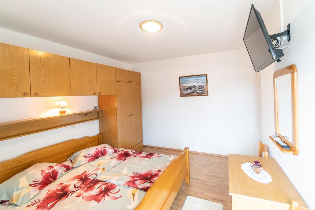Apartments And Rooms By The Sea Palit, Rab - 5010 Екстер'єр фото