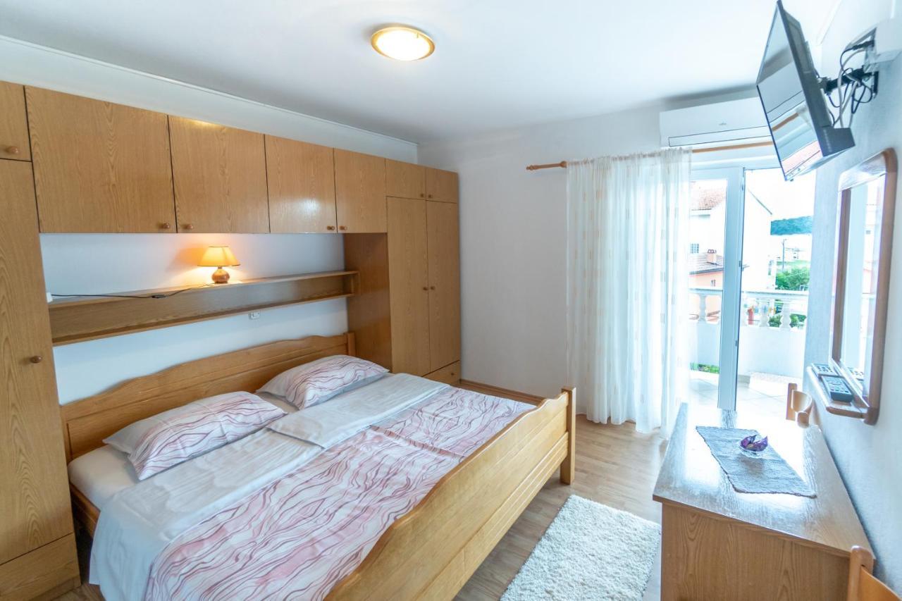 Apartments And Rooms By The Sea Palit, Rab - 5010 Екстер'єр фото