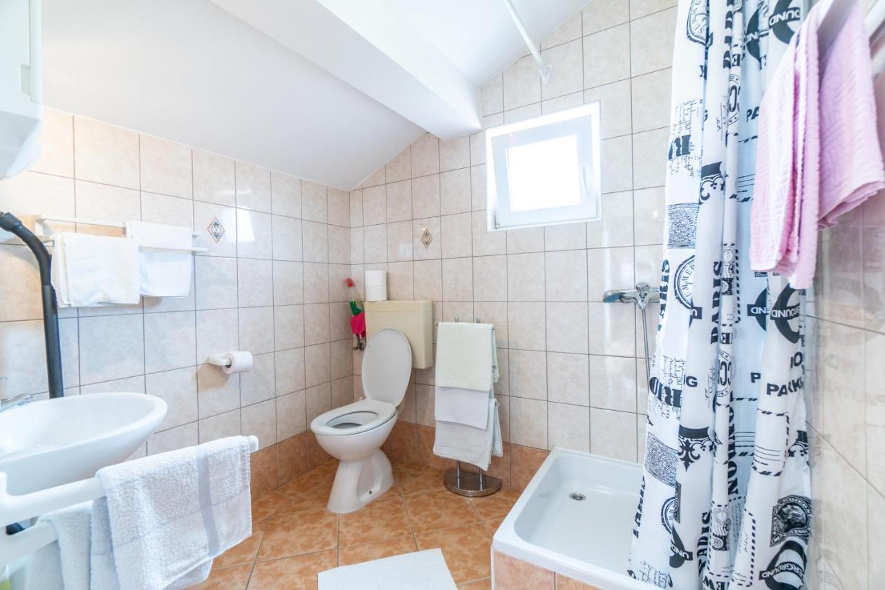 Apartments And Rooms By The Sea Palit, Rab - 5010 Екстер'єр фото