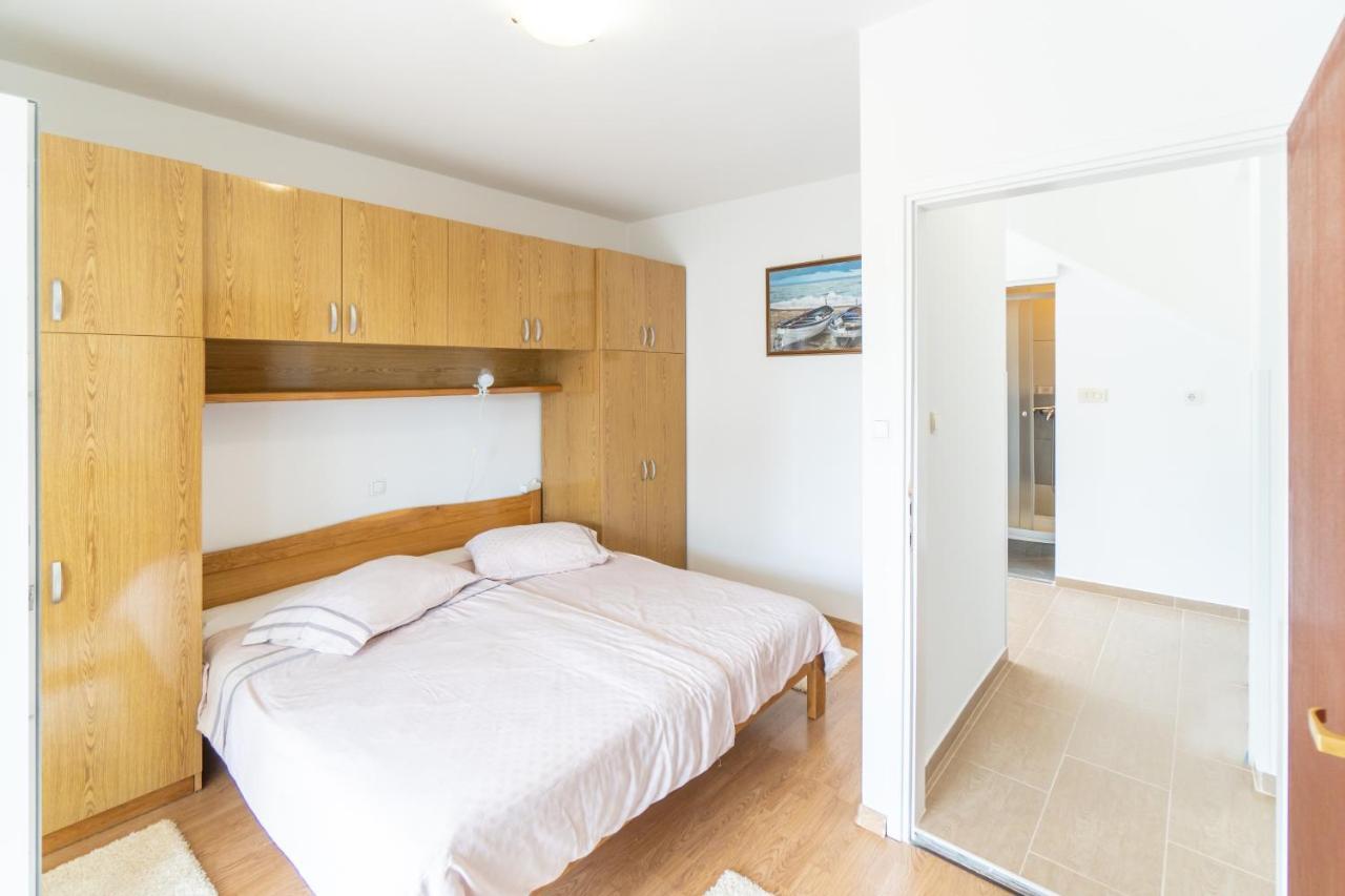 Apartments And Rooms By The Sea Palit, Rab - 5010 Екстер'єр фото