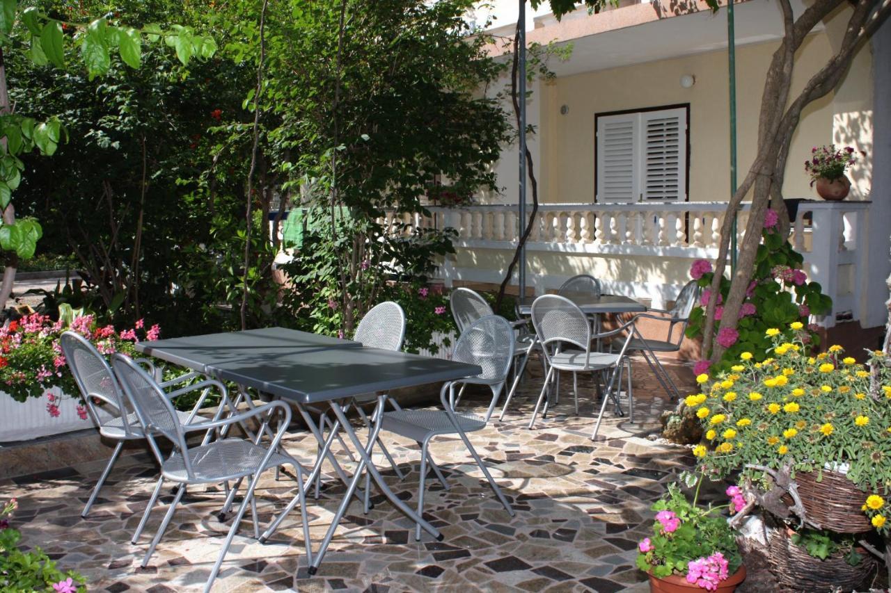 Apartments And Rooms By The Sea Palit, Rab - 5010 Екстер'єр фото
